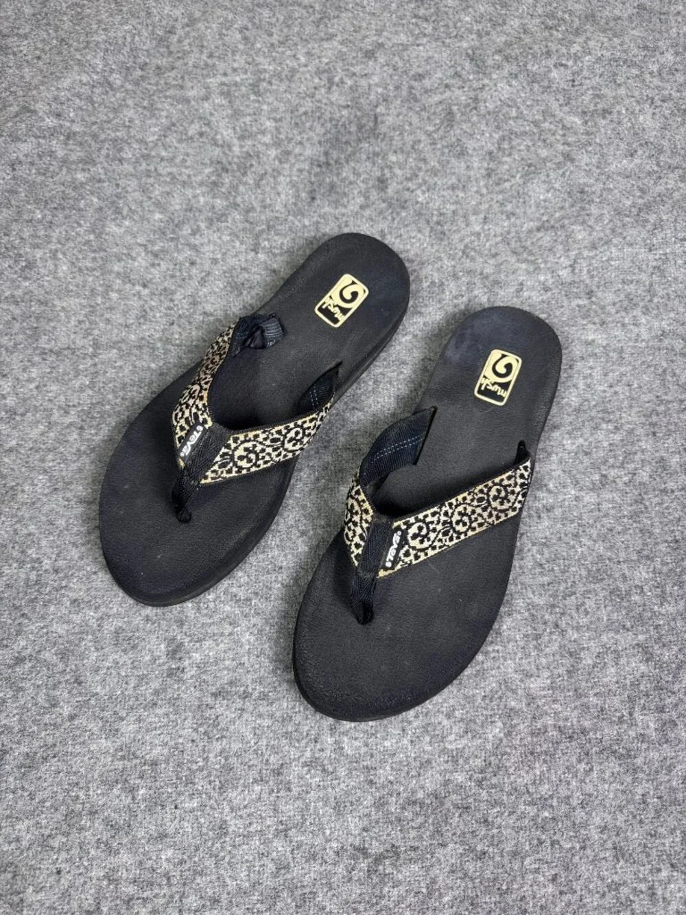 Teva Mush II Leopard Print Flip Flops Sz 7